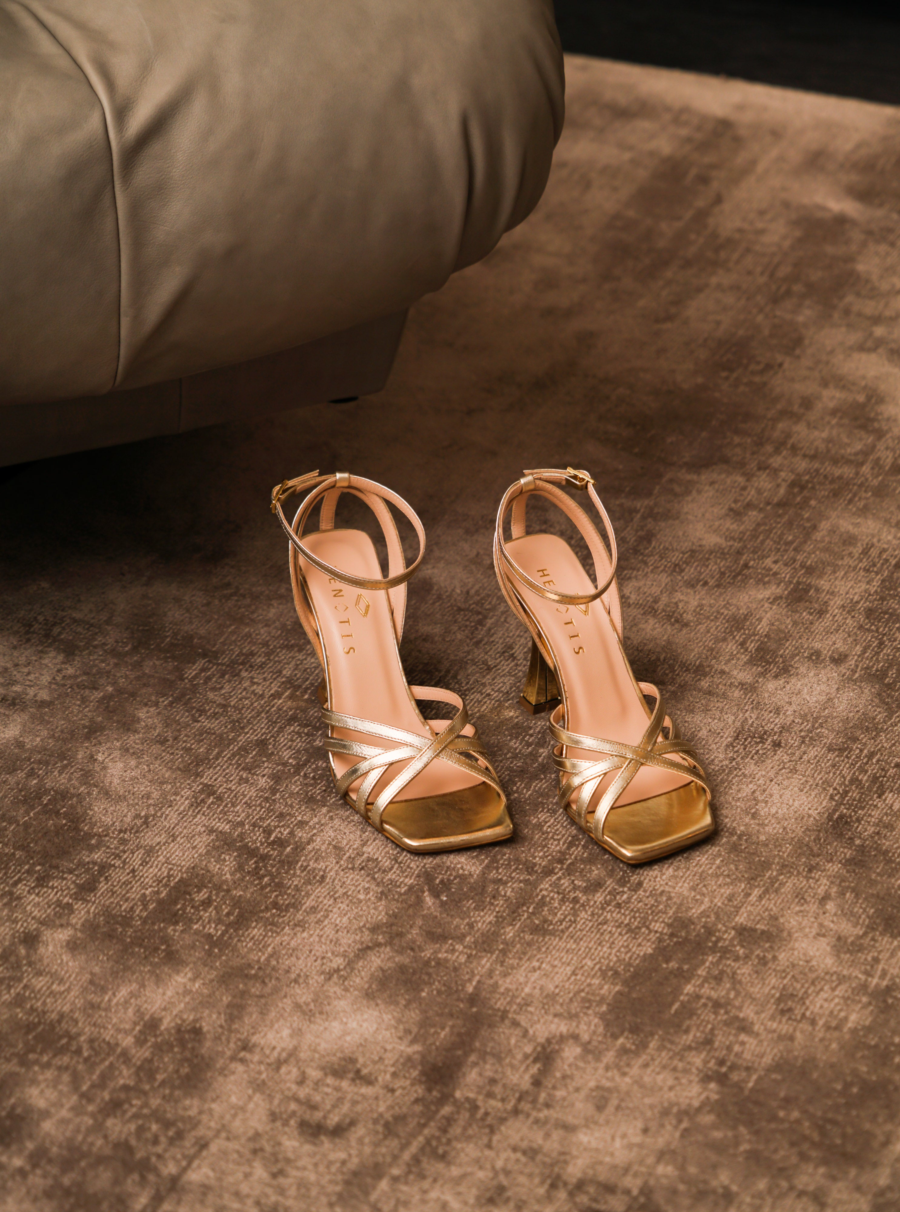 Melissa - Sandale tressée dorée