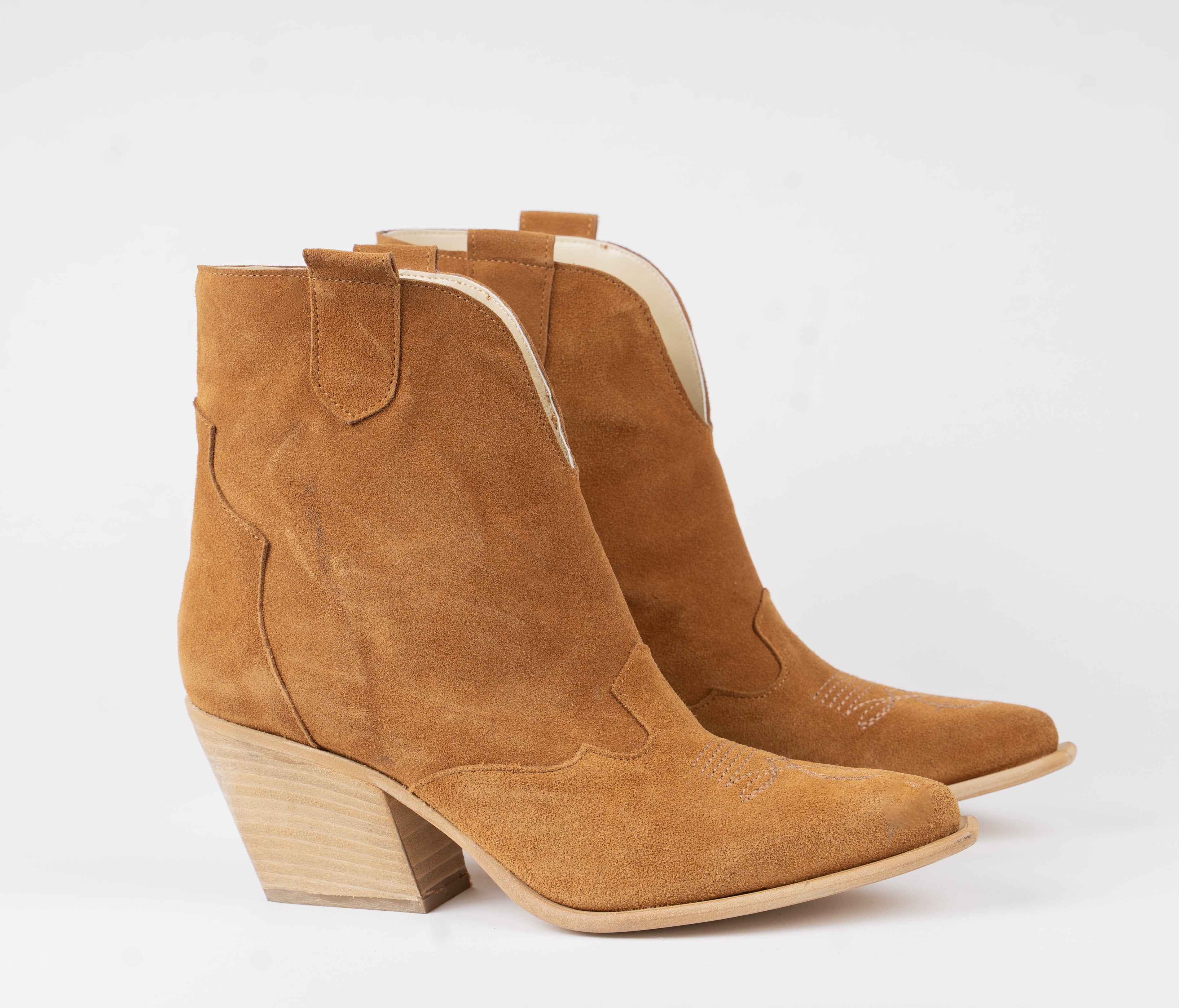 Desert - Low Texan Embroidered in Leather Tip