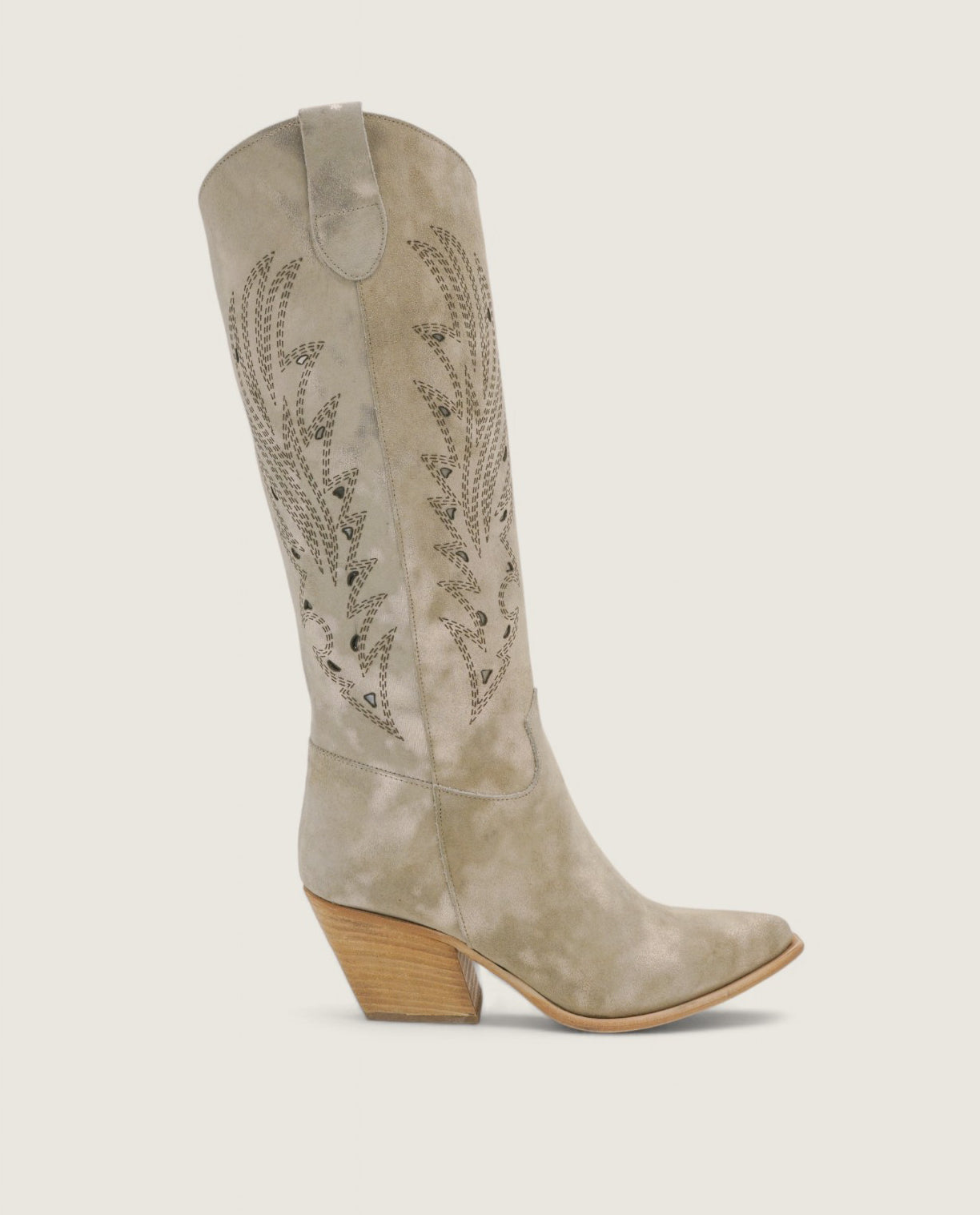 Elara - Lasered Texan with Taupe Gold Flames