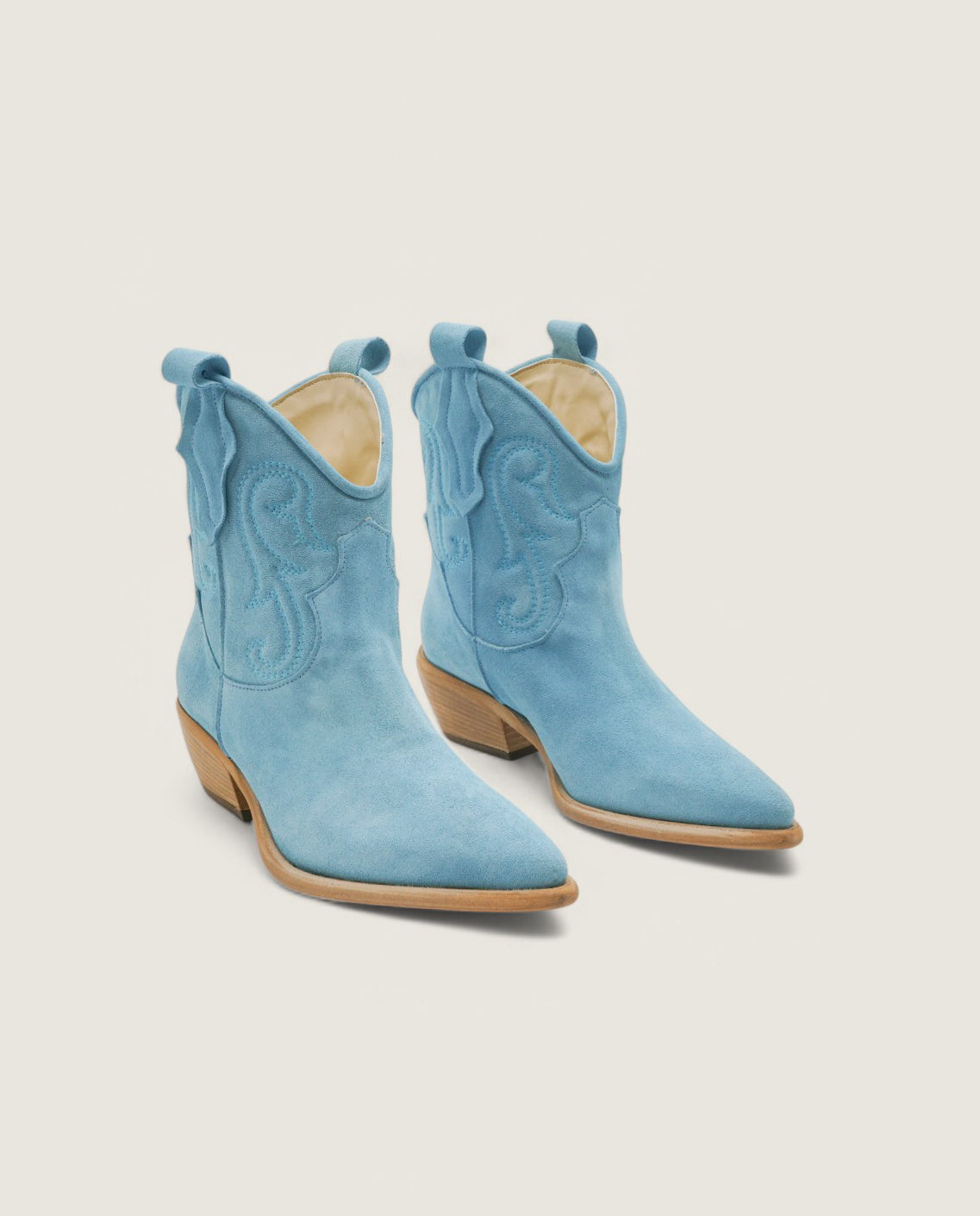 Jade - Texano basso ricamato in Camoscio Celeste paia