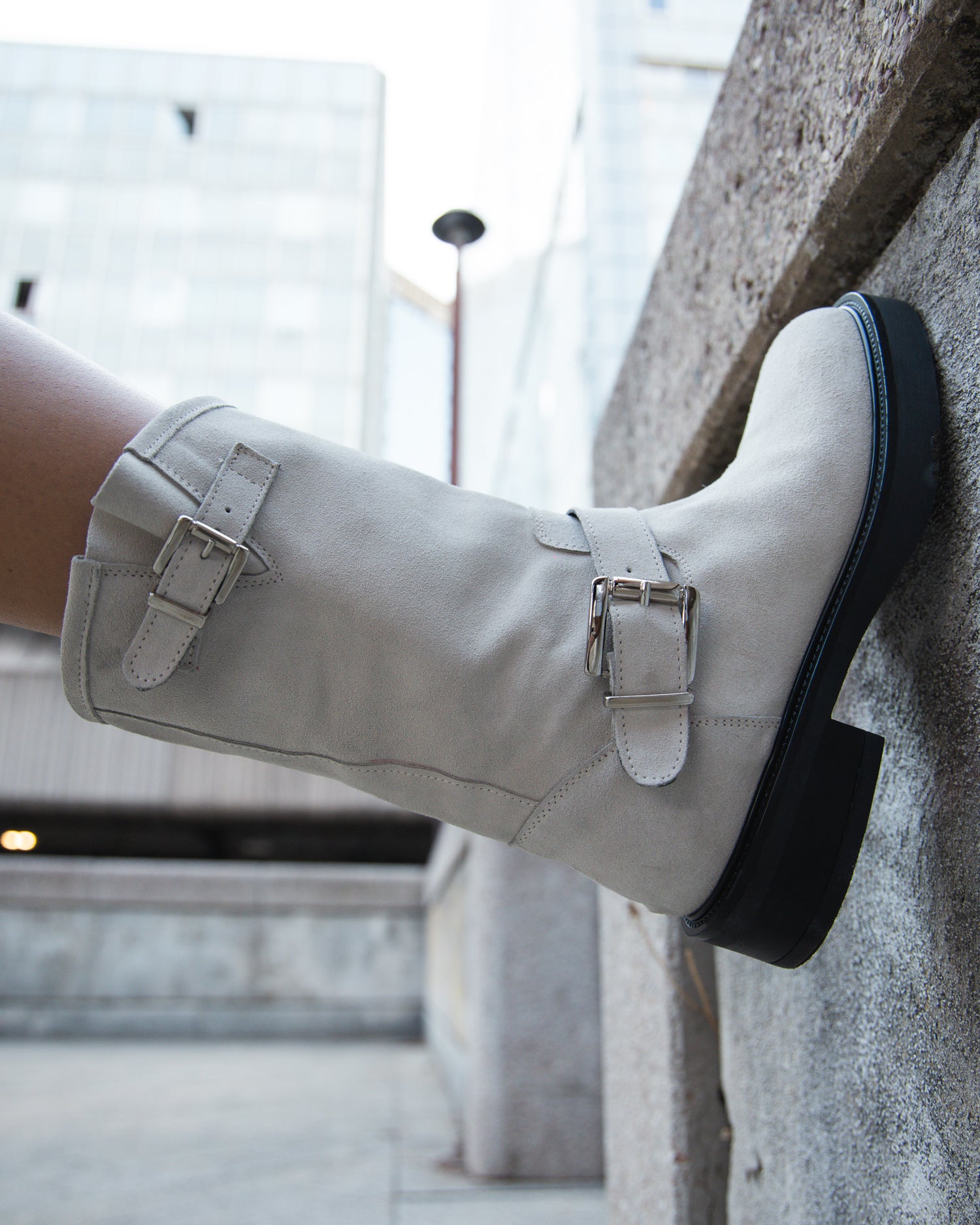 Texas Low - Black leather with buckles