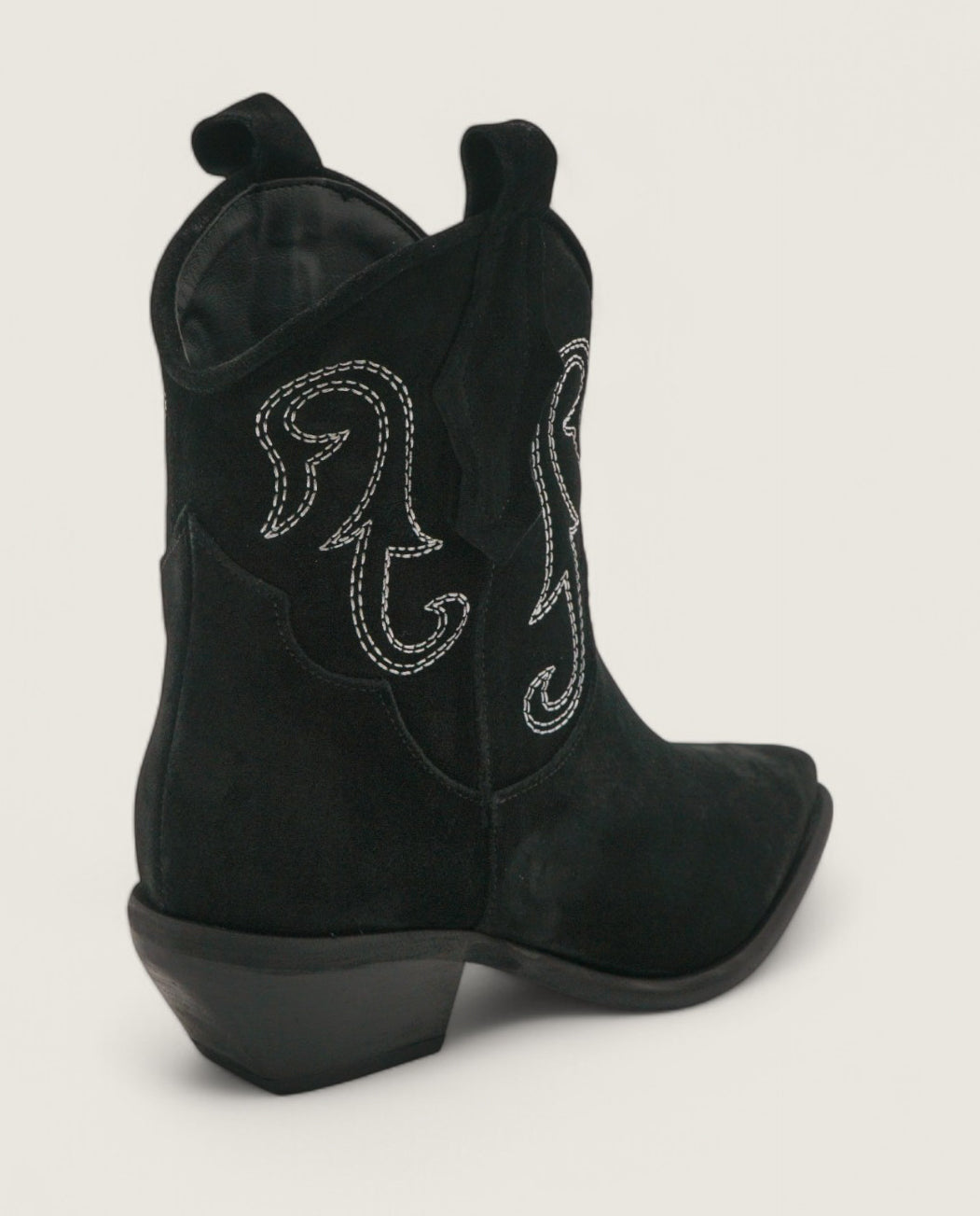 Jade - Texano basso ricamato in camoscio Nero tacco